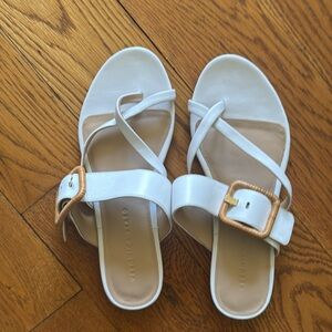 Veronica Beard strappy one toe leather sandals w bamboo buckle